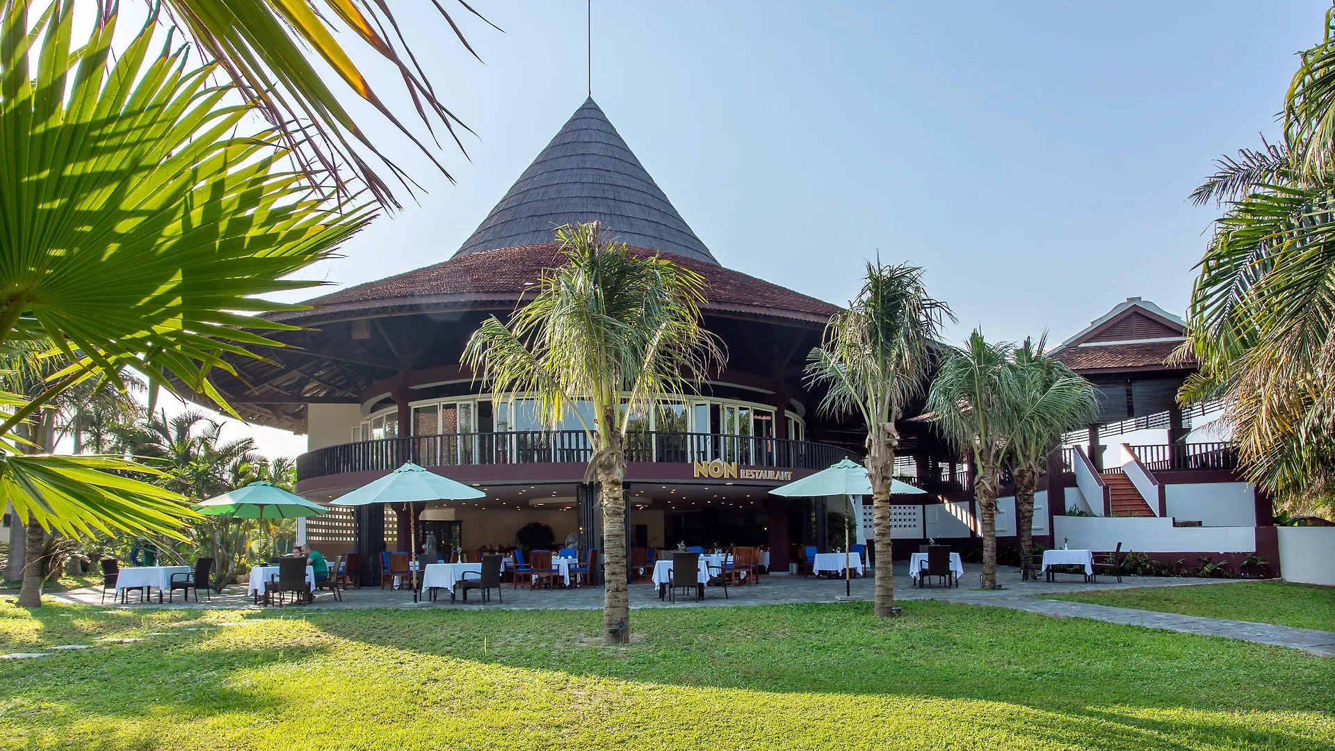 ****  Tropical Beach Hoi An Resort Vietnam