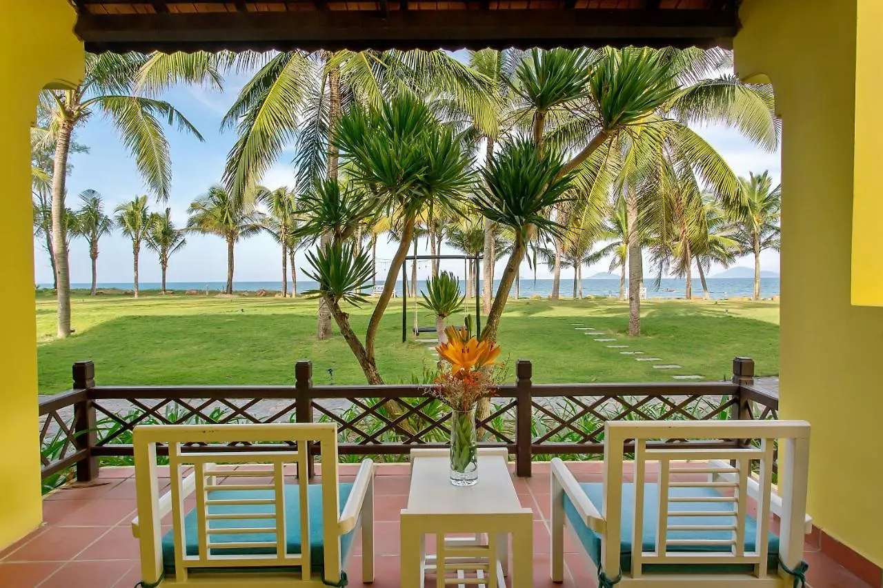 Tropical Beach Hoi An Resort 4*,