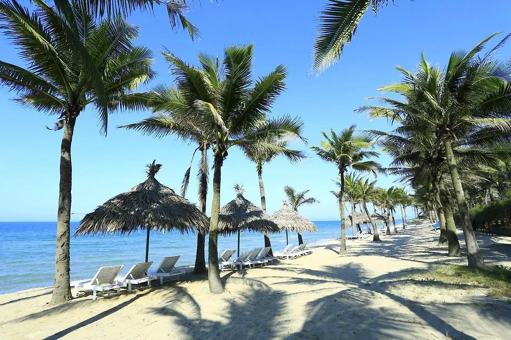 Tropical Beach Hoi An Resort 4*,